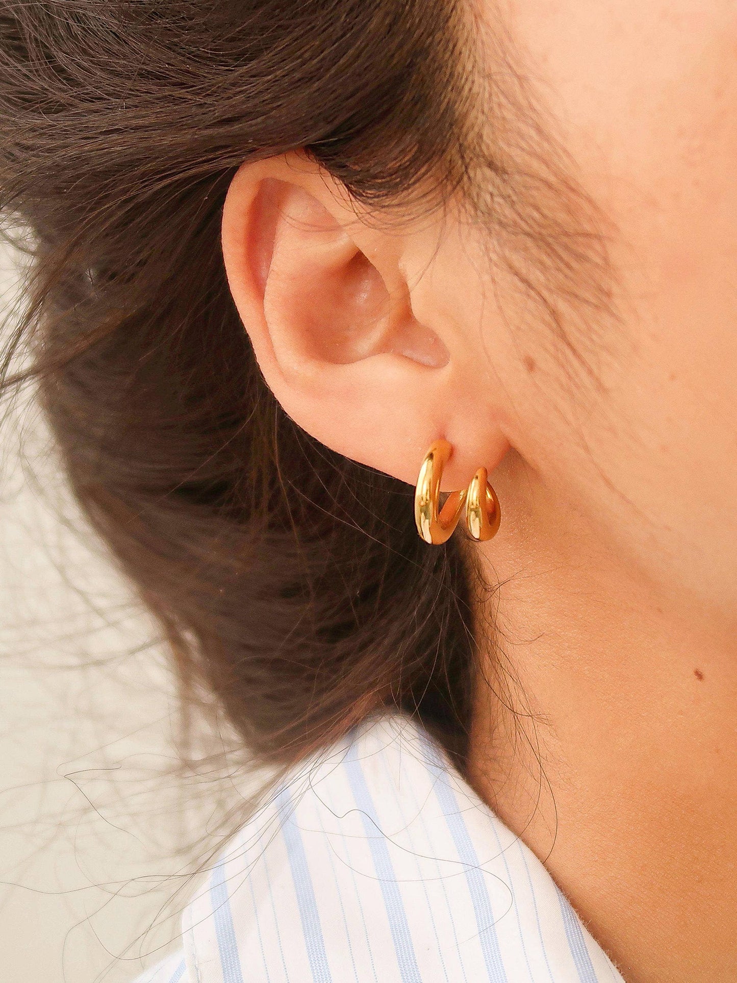 Flânerie by MAIQ - Maddison-Gold Non-Tarnish Double C Hoop Earring: Yellow Gold