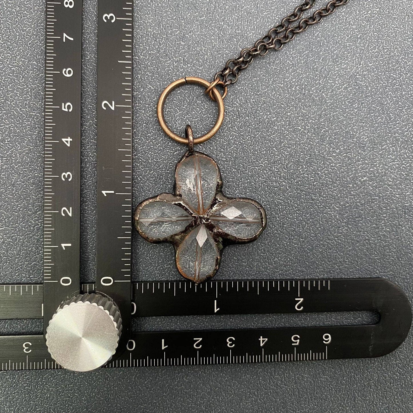 Mio Queena - Irregular Four-leaf Clover Shape Crystal Necklace | OT buckl