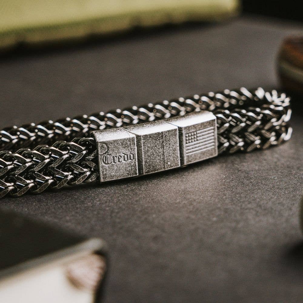 The Hero Company - The Hero Company- Knight's Creed BELIEVE Credo Bracelet: Helps Pair Veterans with Service or Shelter Dogs- Faire
