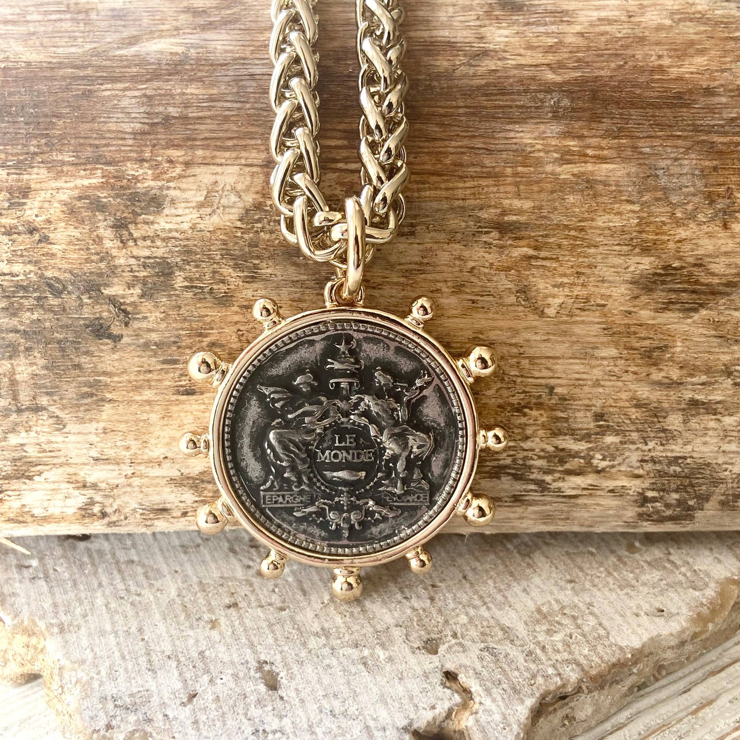 French Coin Queen England trendy handmade jewelry boutique: Le monde