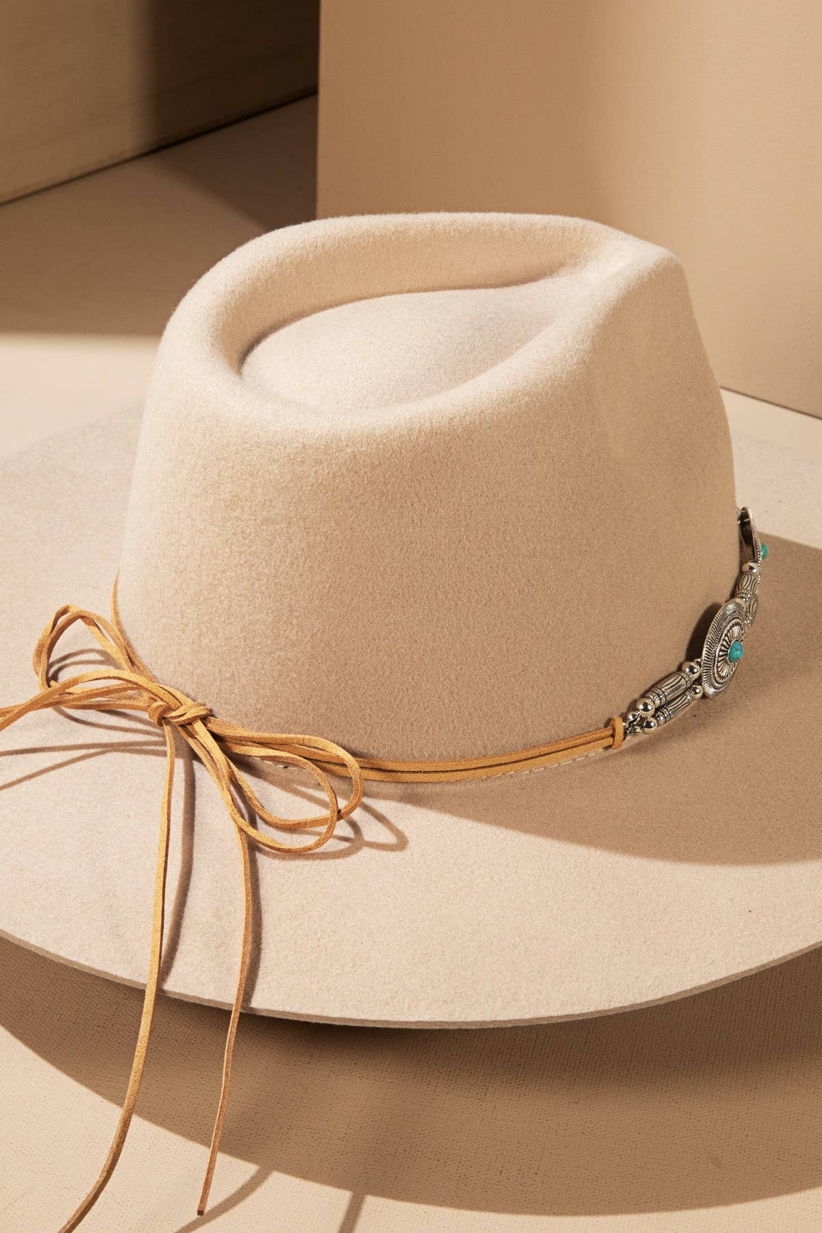 Decorative Western Concho Hat Band : BROWN(SBBRN)