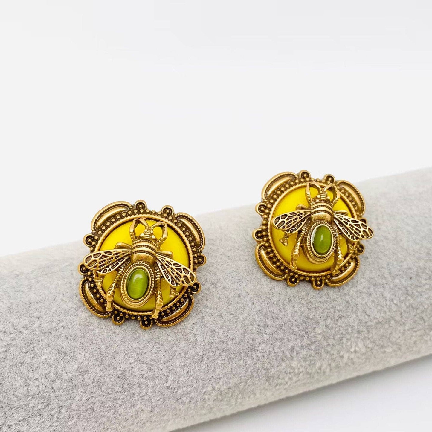 Vintage Cat's Eye Stone Bee Post Stud Earrings: Black