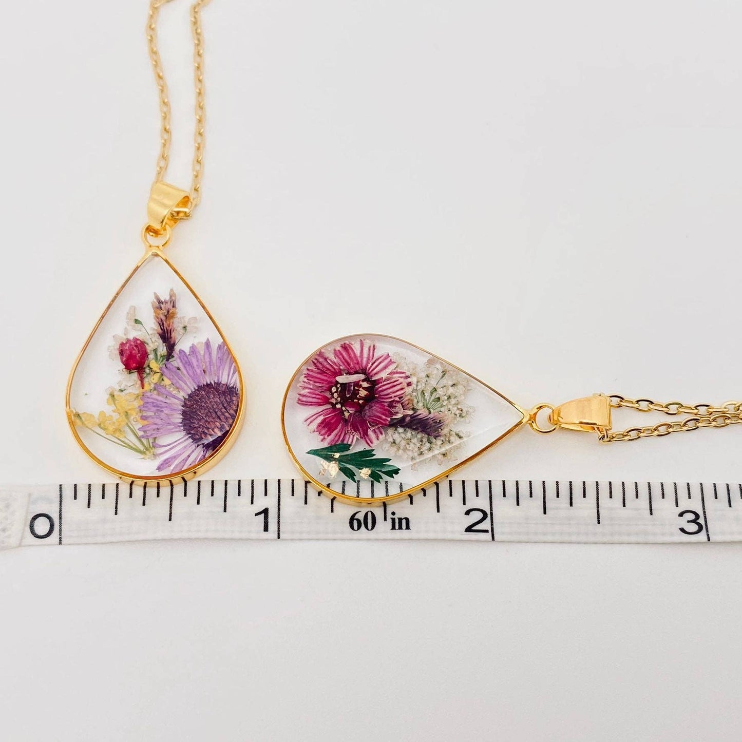 Genuine Pressed Dried Flower Floral Charm Necklace - PDF: Chrysanthemum & Queen Anne's Lace & Caspia