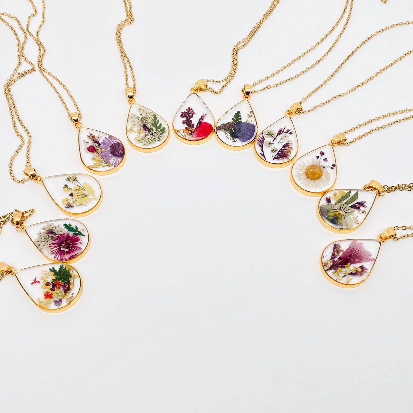 Genuine Pressed Dried Flower Floral Charm Necklace - PDF: Chrysanthemum & Queen Anne's Lace & Caspia