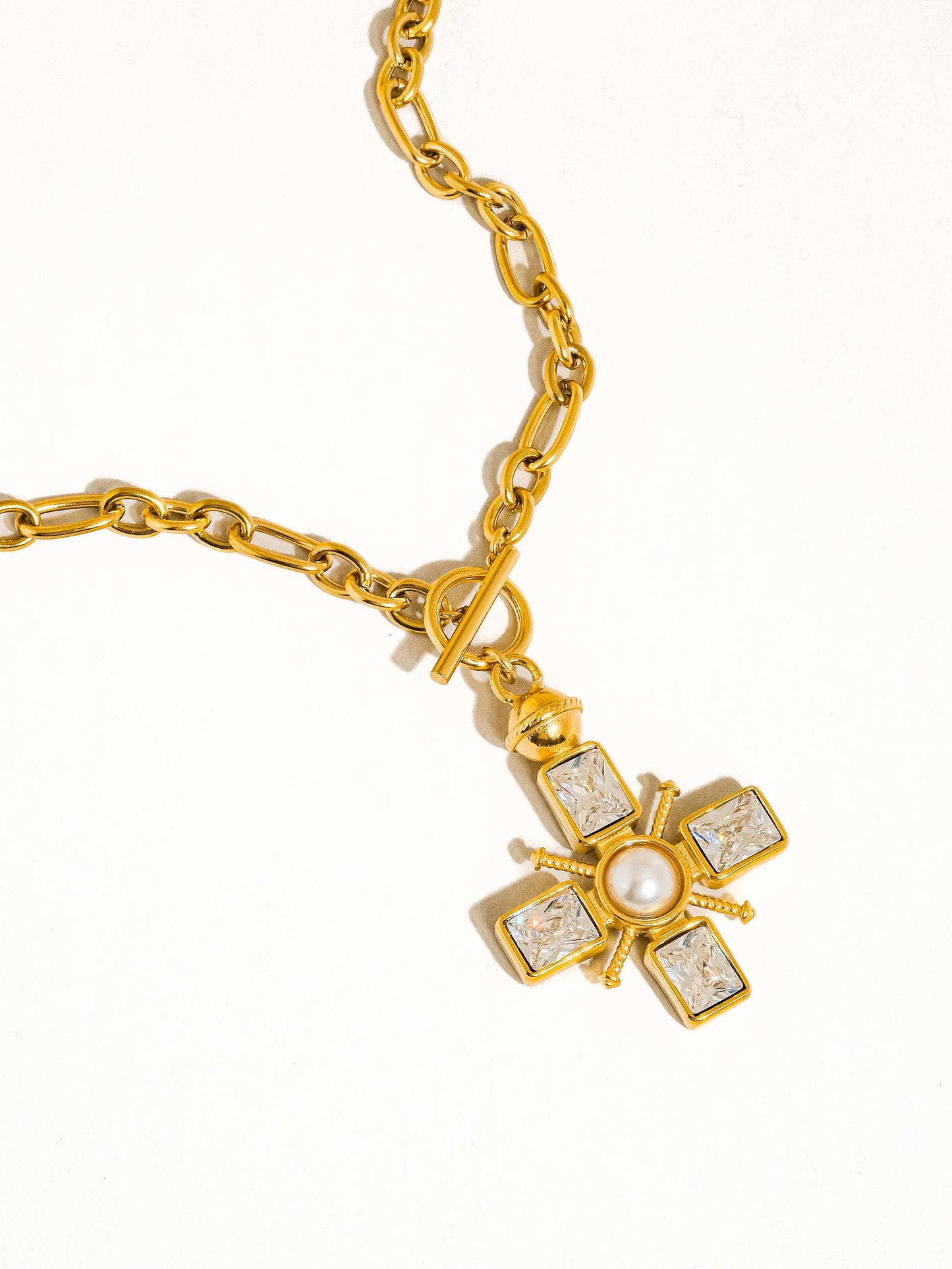 Flânerie by MAIQ - Patrice 18K Gold Non-Tarnish Cross Necklace: Yellow Gold
