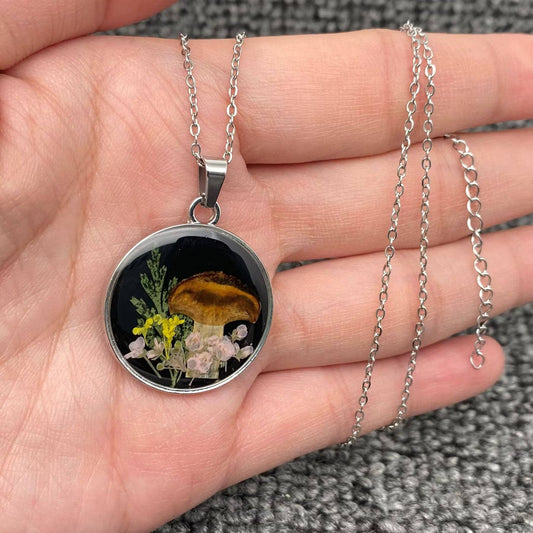 Mio Queena - Dried Flower & Mushroom Round Charm Necklace - PDF