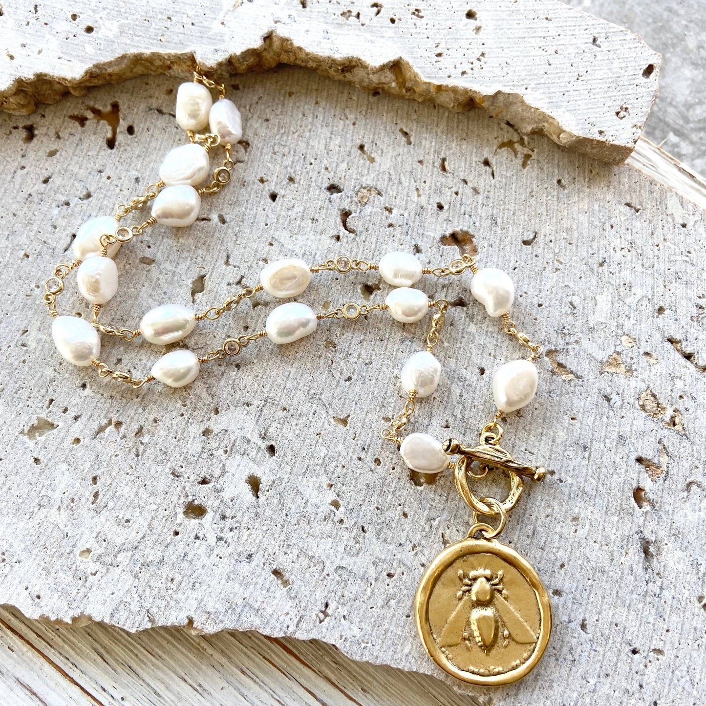 Queen bee pearl necklace boutique salon bee Jewerly  trendy: 16”