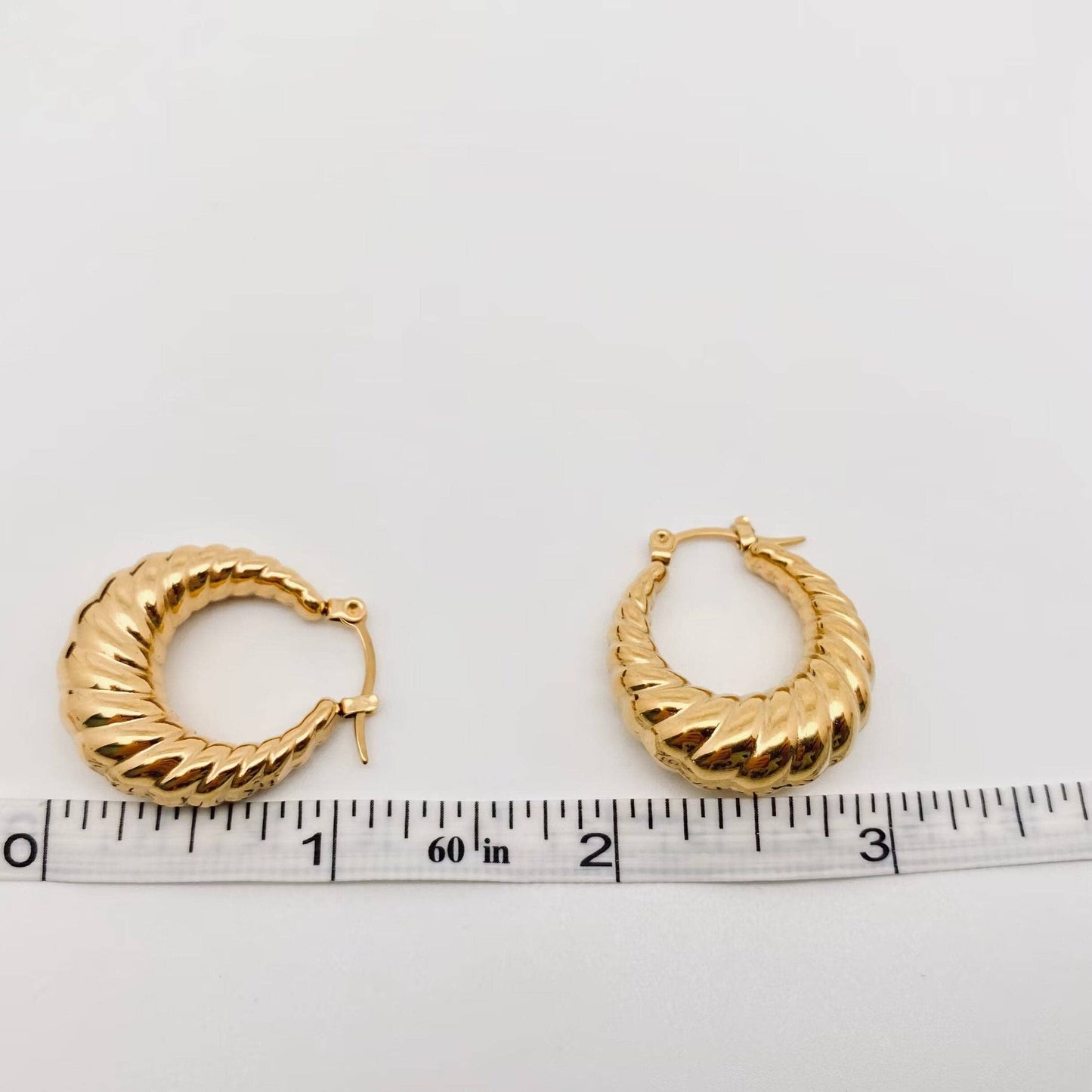 Mio Queena - Shrimp Pattern Hollow 18K Gold Plated Hoop Earrings - FGS: S-18*8*281mm