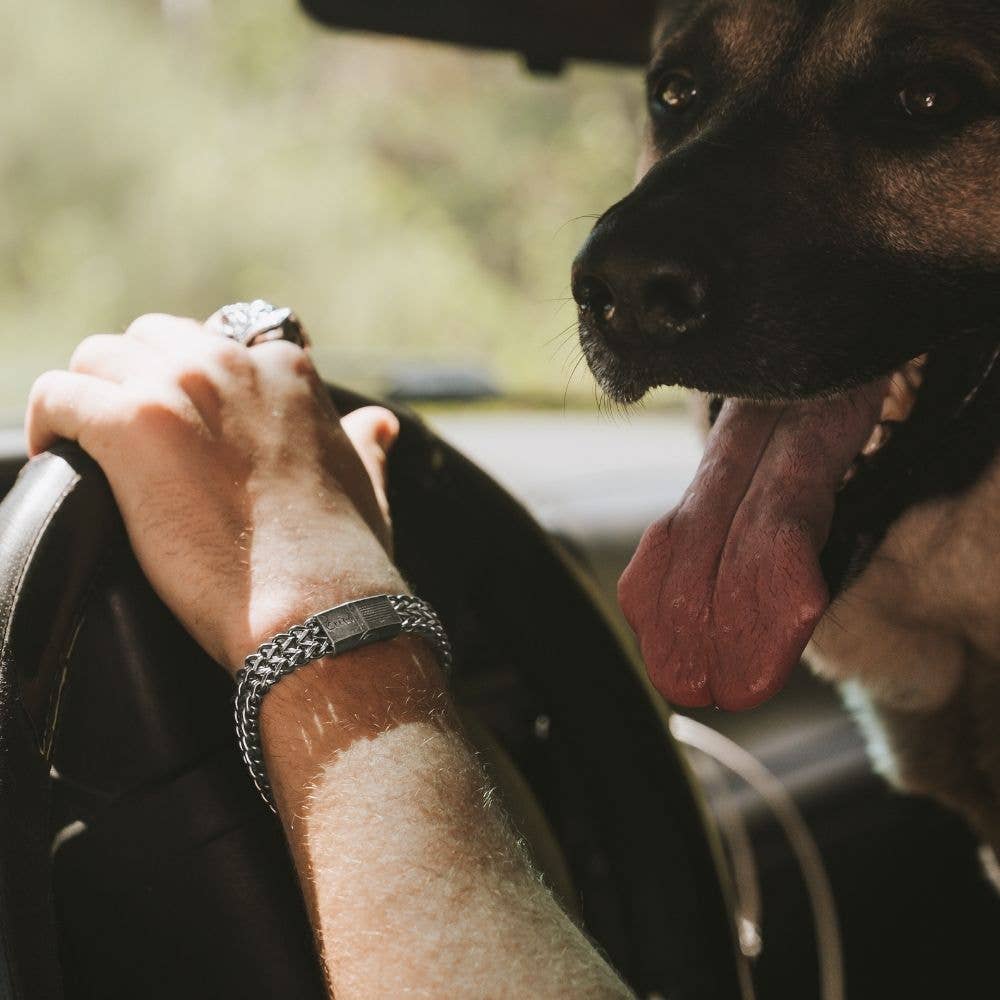 The Hero Company - The Hero Company- Knight's Creed BELIEVE Credo Bracelet: Helps Pair Veterans with Service or Shelter Dogs- Faire