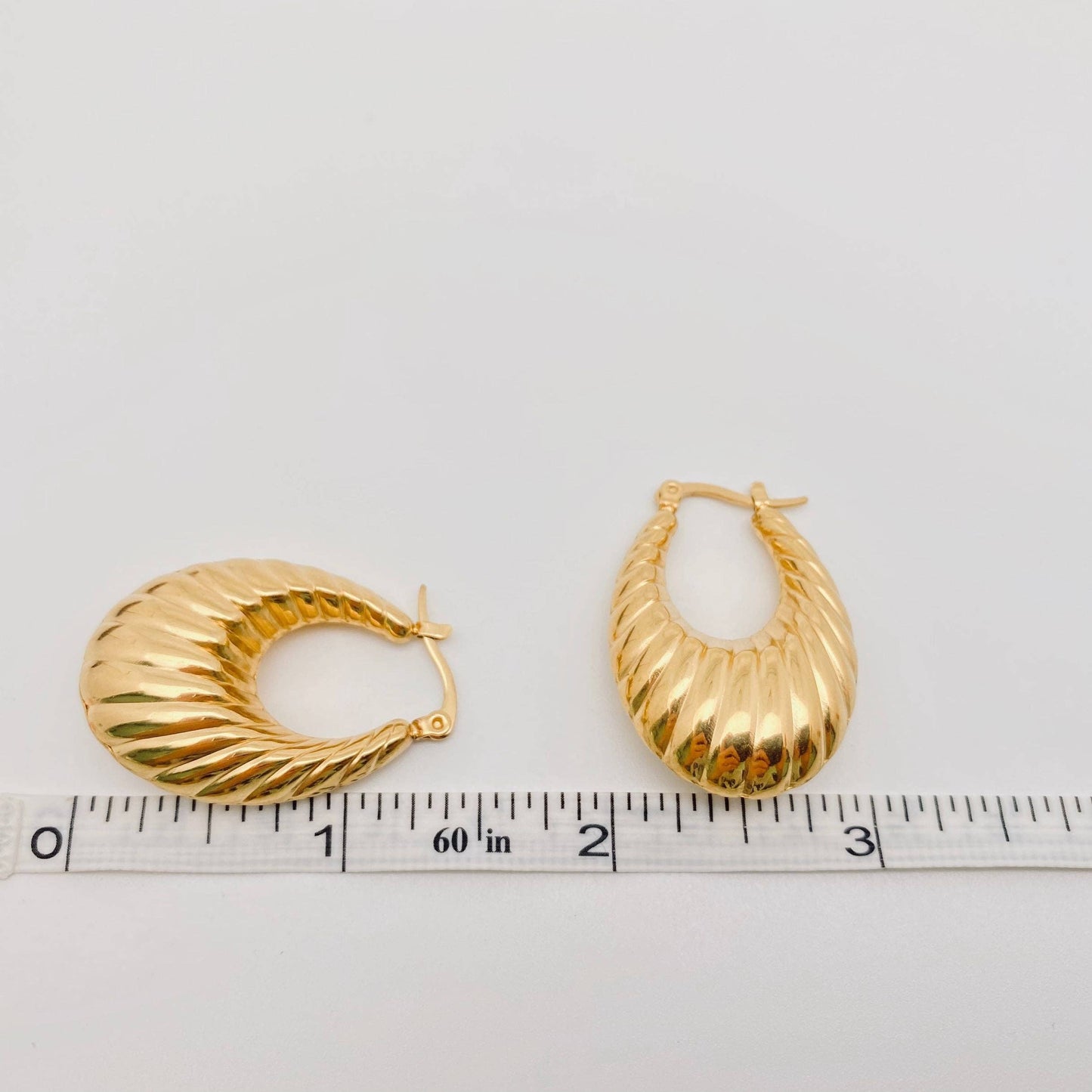 Mio Queena - Shrimp Pattern Hollow 18K Gold Plated Hoop Earrings - FGS: S-18*8*281mm