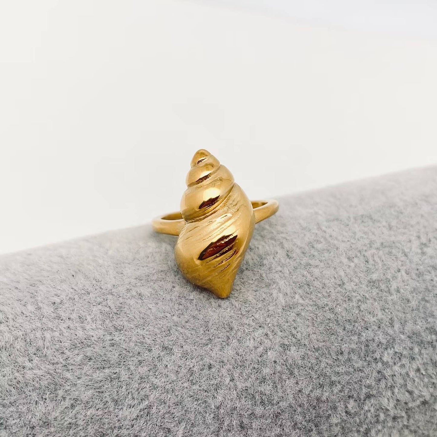 Mio Queena - Texture Design 18K Gold Plated Conch Ring - FGS