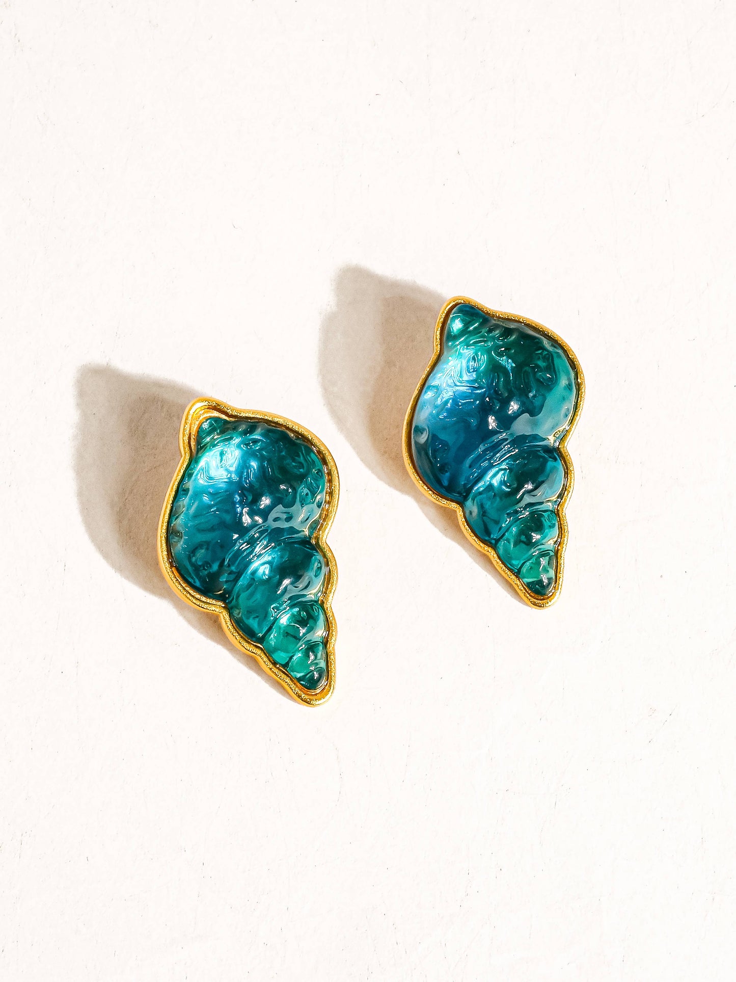 Flânerie by MAIQ - Yvon 18K Gold Vintage Shell Stud: Green