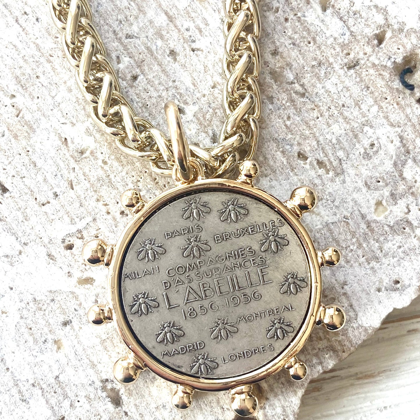 French Coin Queen England trendy handmade jewelry boutique: Le monde