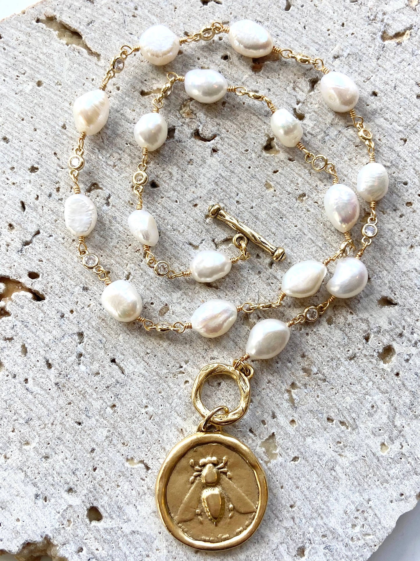 Queen bee pearl necklace boutique salon bee Jewerly  trendy: 16”