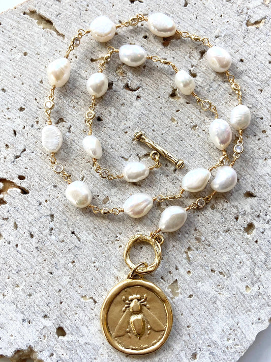 Queen bee pearl necklace boutique salon bee Jewerly  trendy: 16”