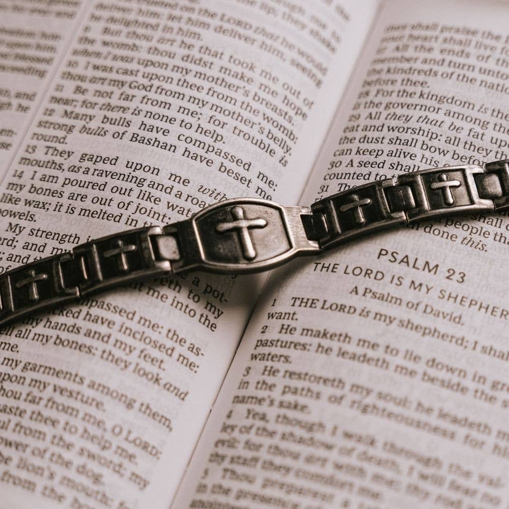 The Hero Company - The Hero Company - 'For The Fallen' Arlington Magnetic Bracelet: Helps Pair Veterans With A Service Dog Or Shelter Dog - Faire