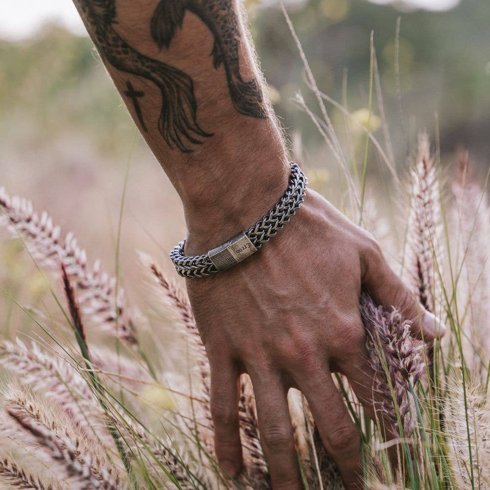 The Hero Company - The Hero Company- Knight's Creed BELIEVE Credo Bracelet: Helps Pair Veterans with Service or Shelter Dogs- Faire