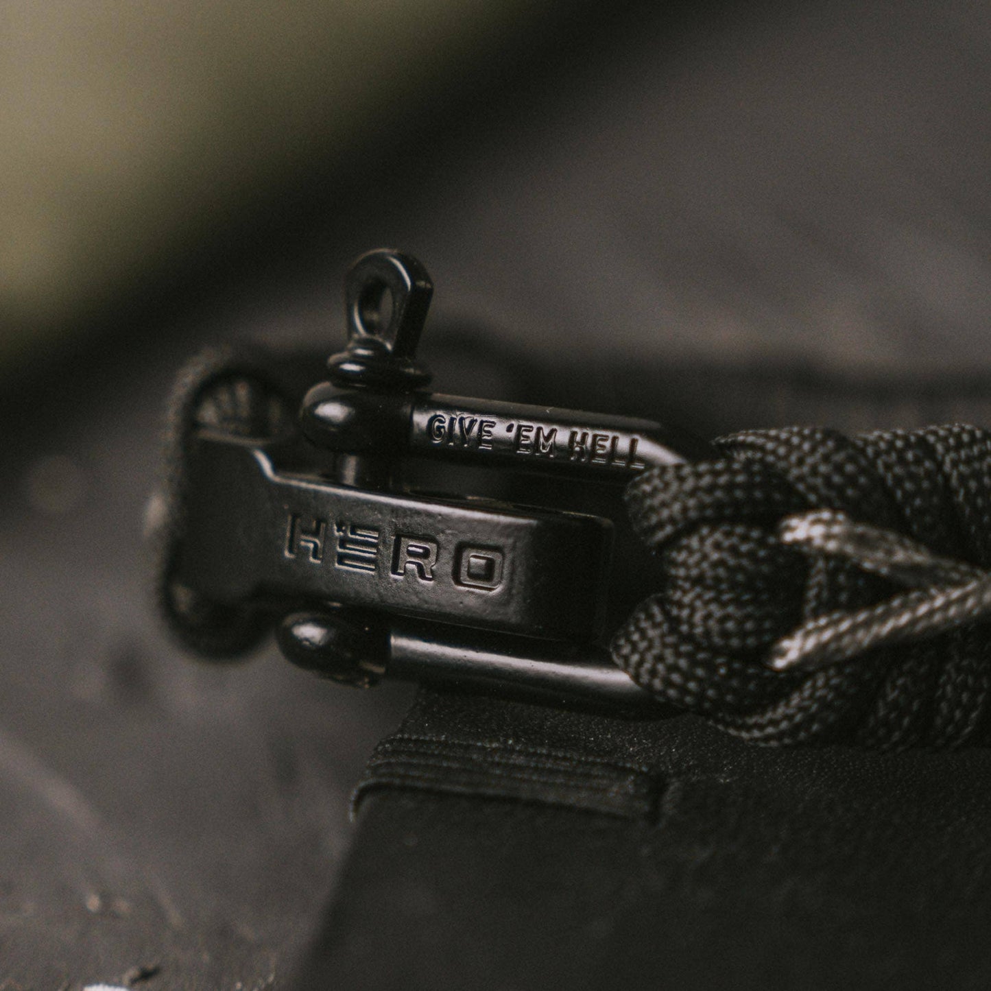 The Hero Company- Never Surrender Barbed Wire Paracord Bracelet: Helps Pair Veterans With A Service Dog Or Shelter Dog- Faire