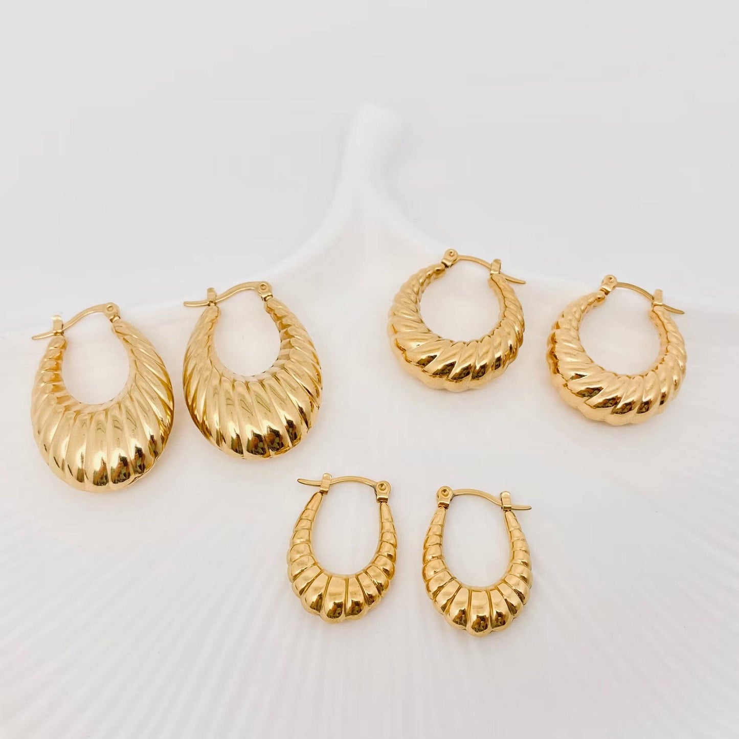 Mio Queena - Shrimp Pattern Hollow 18K Gold Plated Hoop Earrings - FGS: S-18*8*281mm