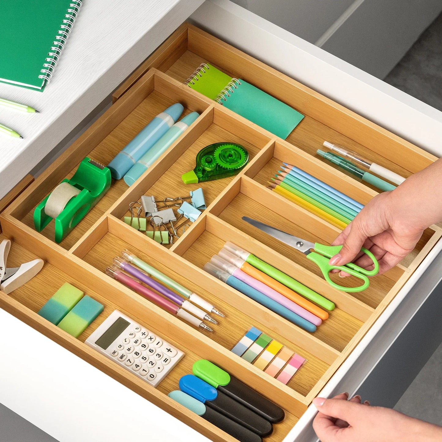 Expandable Silverware Organizer (8 Slots)