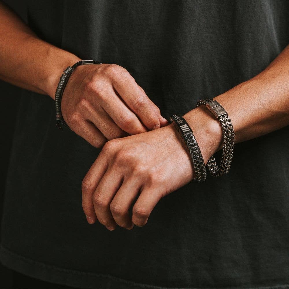 The Hero Company - The Hero Company- Knight's Creed BELIEVE Credo Bracelet: Helps Pair Veterans with Service or Shelter Dogs- Faire