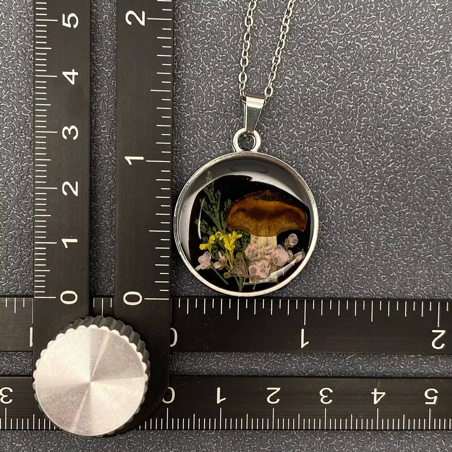 Mio Queena - Dried Flower & Mushroom Round Charm Necklace - PDF