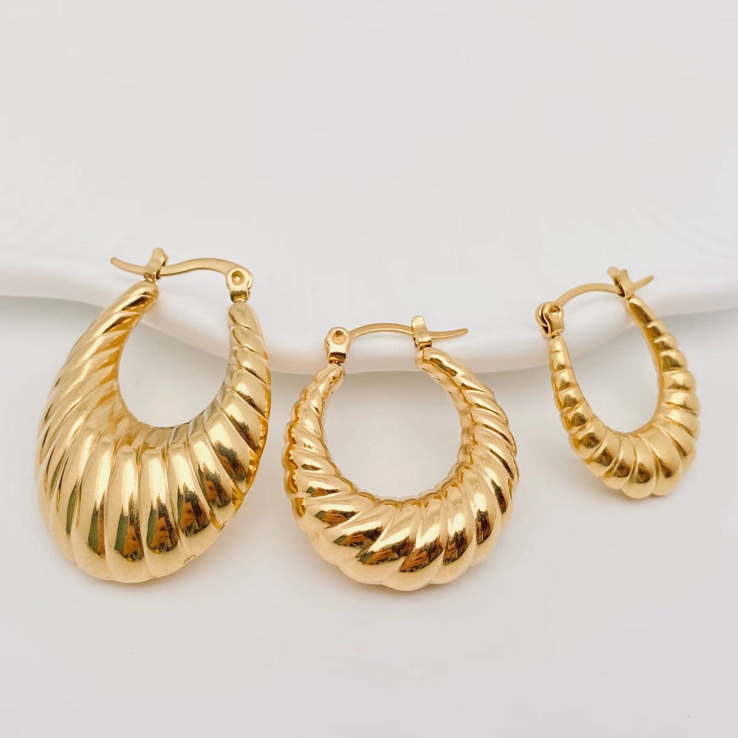 Mio Queena - Shrimp Pattern Hollow 18K Gold Plated Hoop Earrings - FGS: S-18*8*281mm
