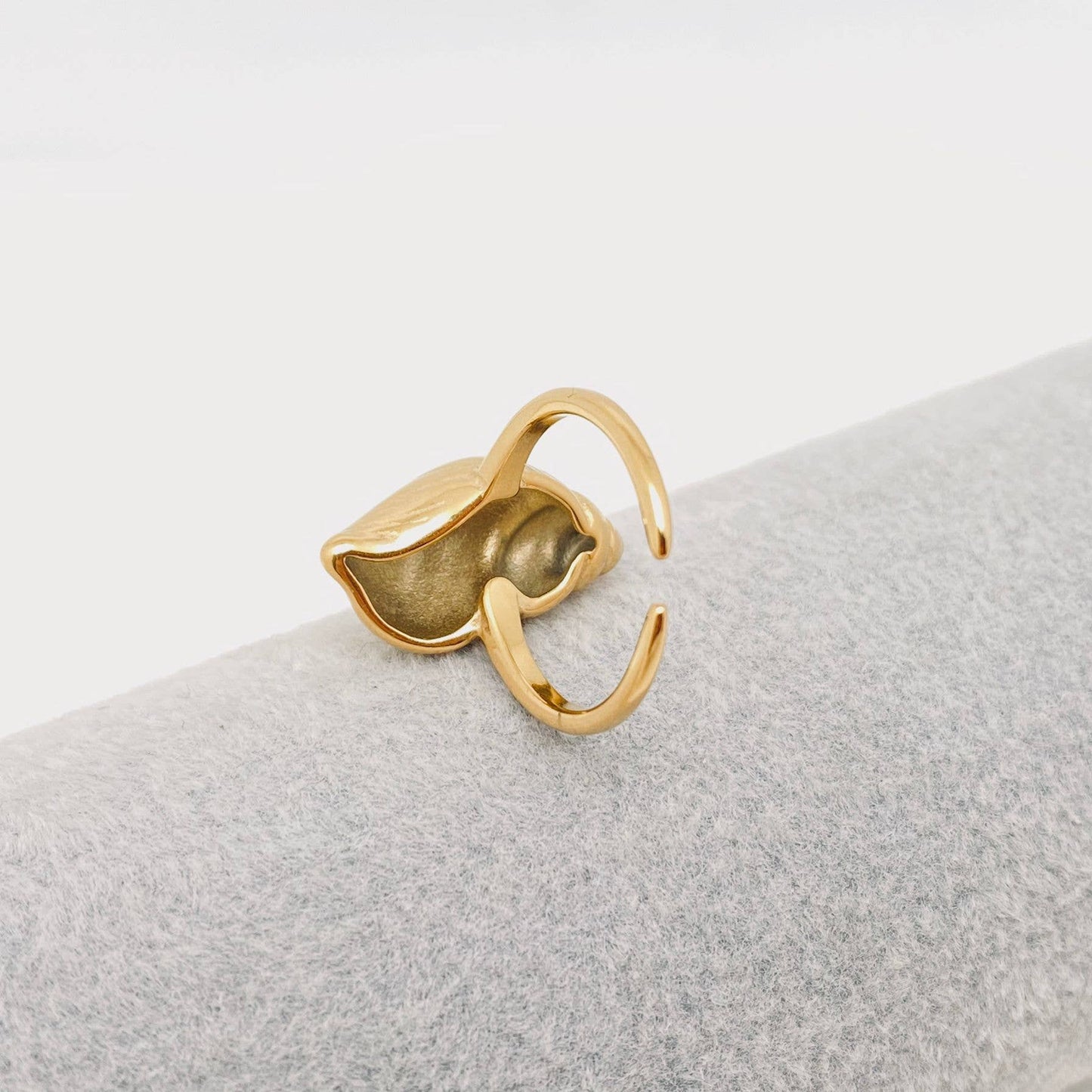 Mio Queena - Texture Design 18K Gold Plated Conch Ring - FGS