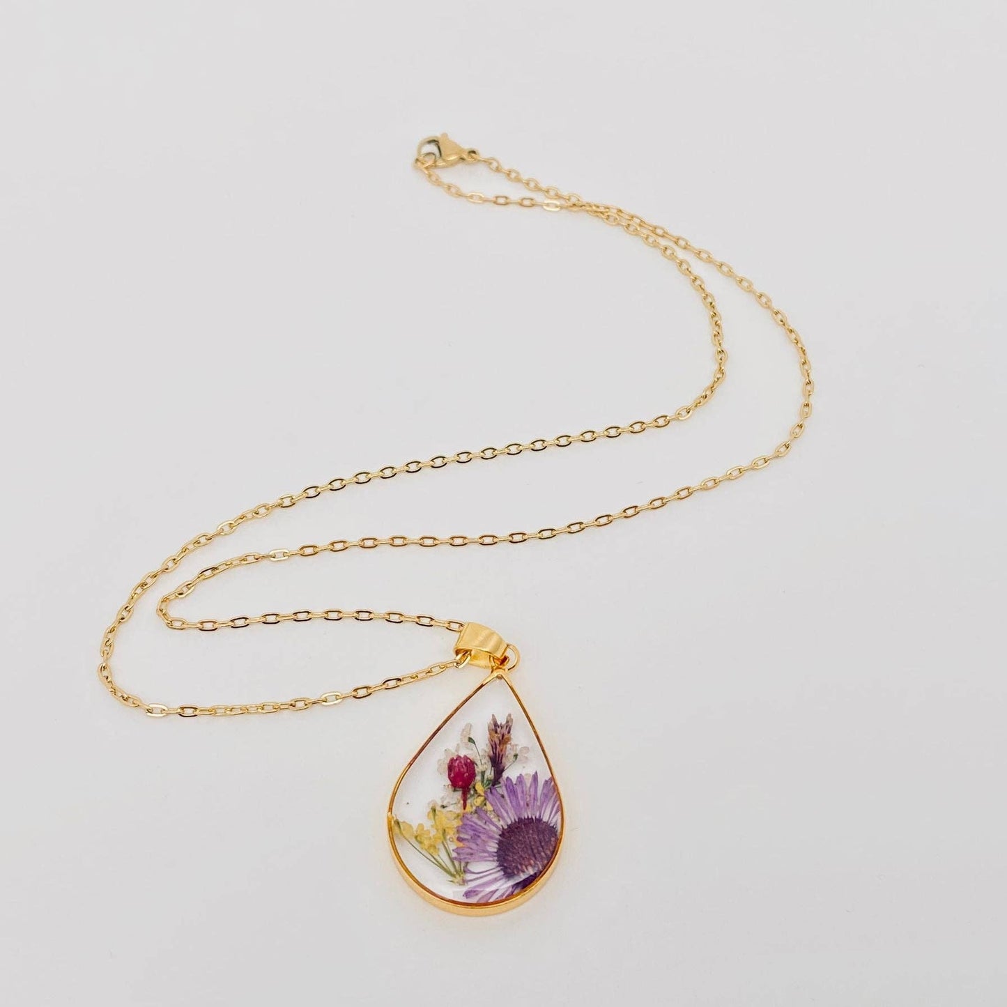 Genuine Pressed Dried Flower Floral Charm Necklace - PDF: Baby’s Breath & Caspia & Queen Anne's Lace