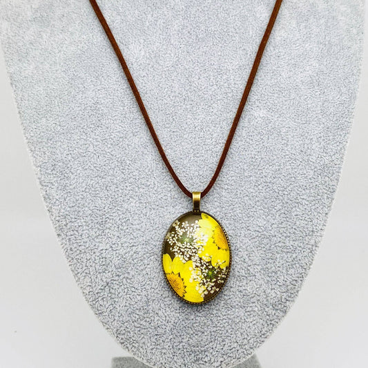 Mio Queena - Vintage Genuine Dried Flower Floral Oval Charm Necklace -PDF: Multicaule Chrysler & Queen Anne's Lace