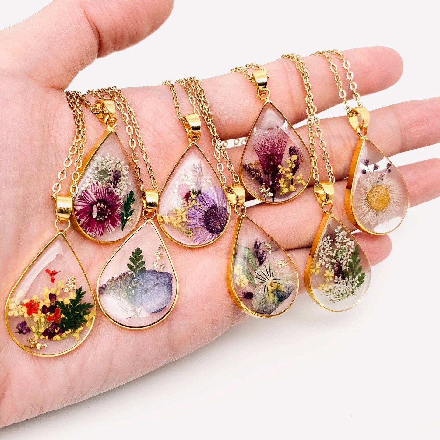 Genuine Pressed Dried Flower Floral Charm Necklace - PDF: Baby’s Breath & Caspia & Queen Anne's Lace